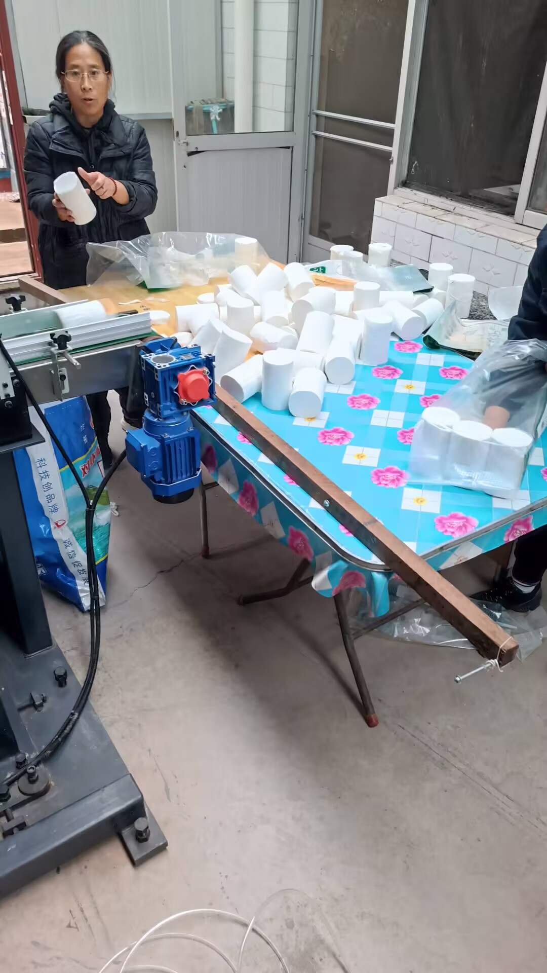 小型半自動(dòng)的衛(wèi)生紙加工設(shè)備,都包含哪些機(jī)器? 1880型半自動(dòng)的衛(wèi)生紙