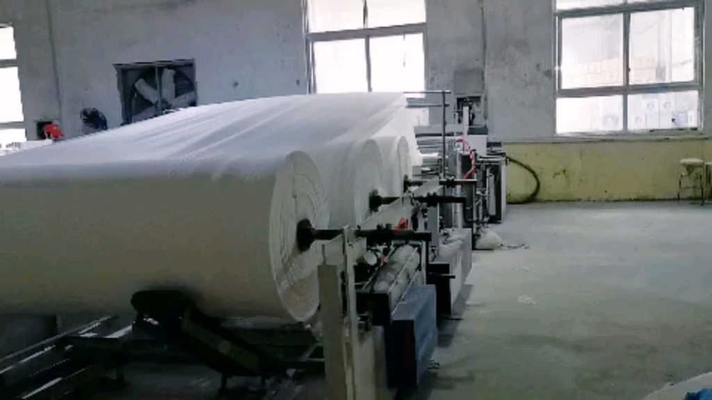 適合家庭創業小項目衛生紙加工,幾萬元只需要一套衛生紙設備即可