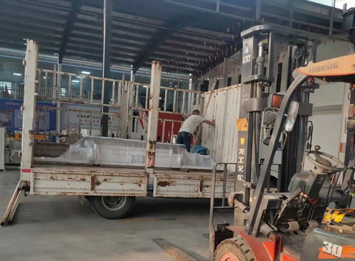 安徽蒙城鄒經理訂購衛生紙加工設備順利發貨，現場精彩瞬間